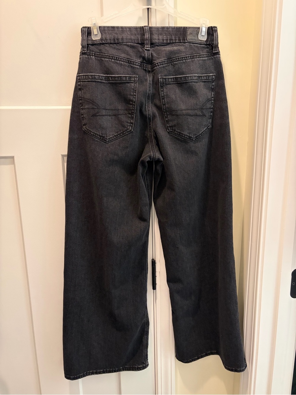 NEW American Eagle Curvy Super High-Rise Baggy Wide Leg Jeans - Size 2 Short - Picture 2 of 5